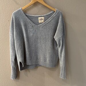 Hollister Light Gray V-Neck Crop Sweater Size M